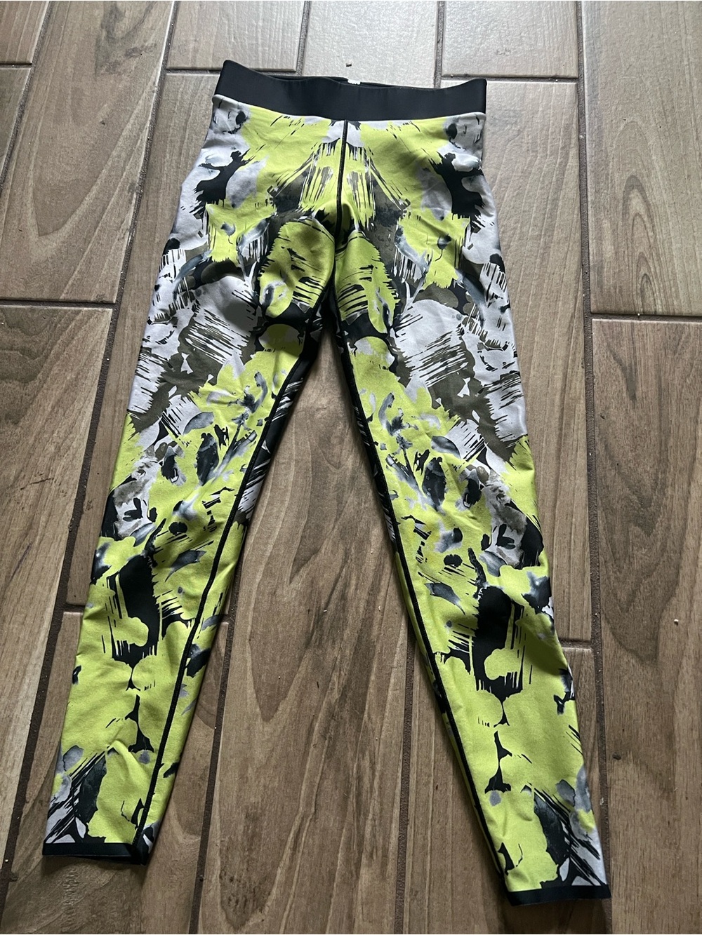 ultracor Neon Yellow & Black Abstract-Print Leggings